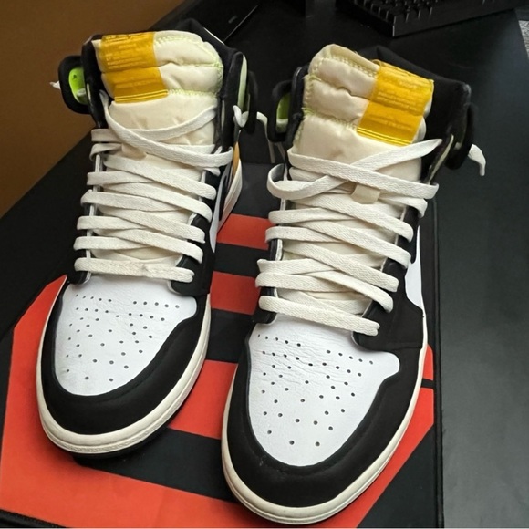 Jordan 1 OG “Volt Gold” - Picture 2 of 7